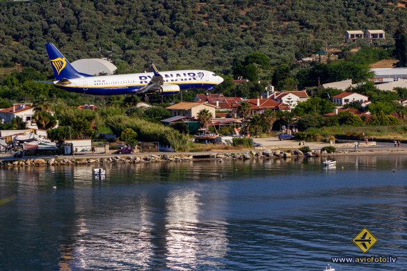 Boeing 737-8AS